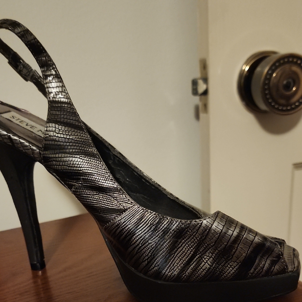 Steve Madden Black Textured Heels